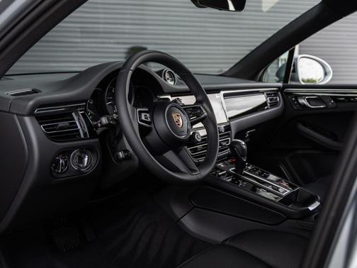 2025 Porsche Macan T