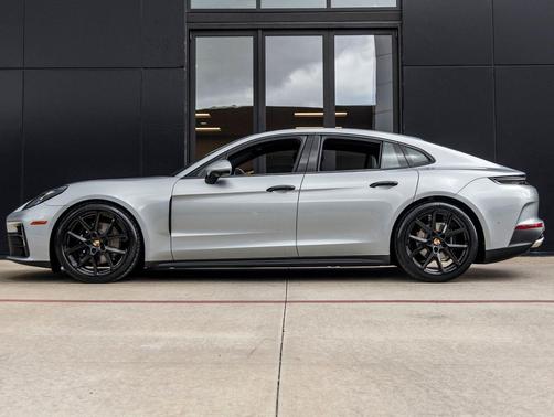 Dolomite Silver Metallic 2026 Porsche Panamera 4