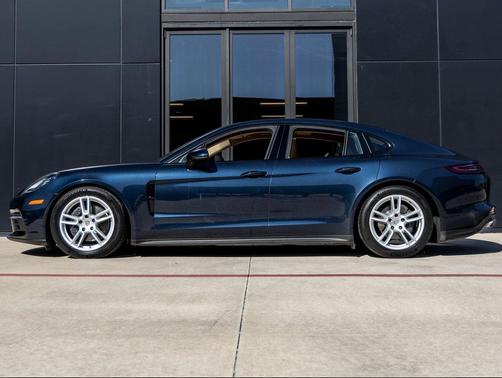 2018 Porsche Panamera 4