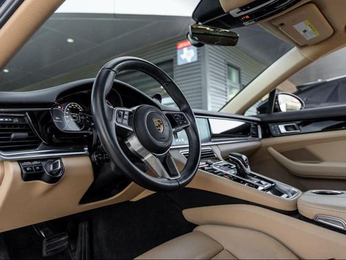 2018 Porsche Panamera 4
