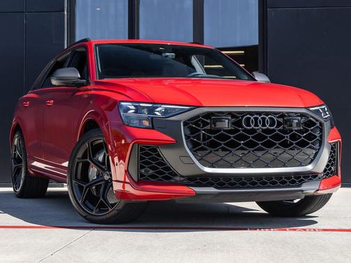 Chili Red Metallic 2025 Audi RS Q8 4.0T