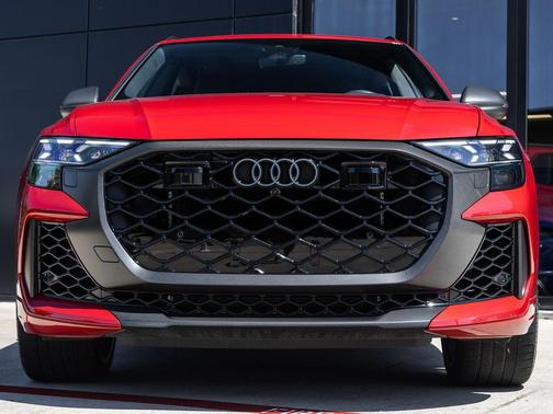Chili Red Metallic 2025 Audi RS Q8 4.0T