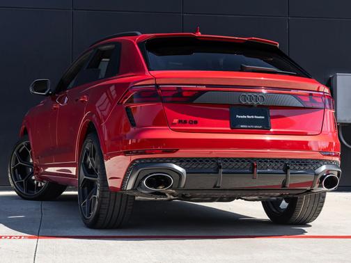 Chili Red Metallic 2025 Audi RS Q8 4.0T