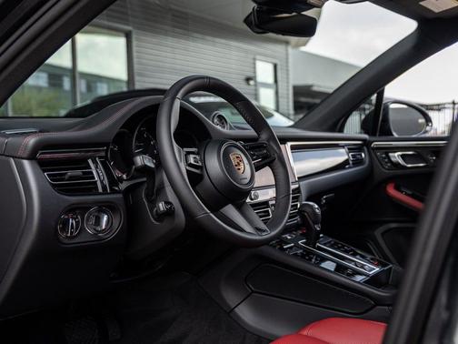 Volcano Grey Metallic 2026 Porsche Macan Macan