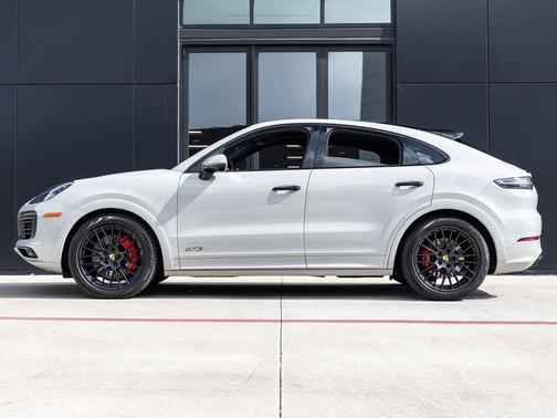 Chalk 2023 Porsche Cayenne GTS