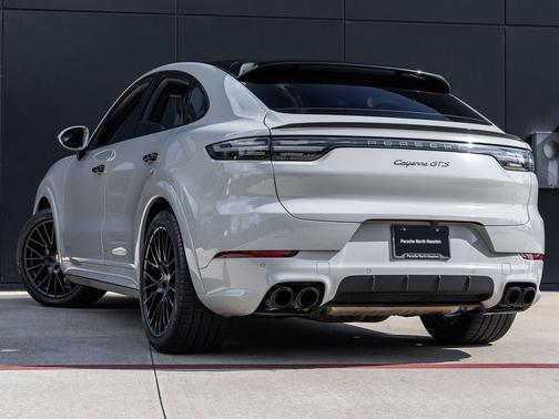 Chalk 2023 Porsche Cayenne GTS