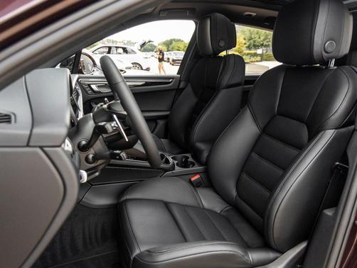 Copper Ruby Metallic 2026 Porsche Macan Macan