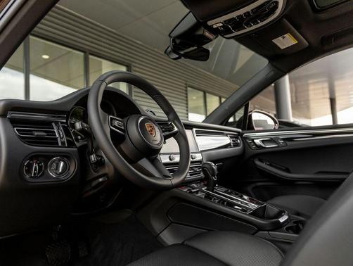 Copper Ruby Metallic 2026 Porsche Macan Macan