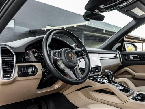 2022 Porsche Cayenne 