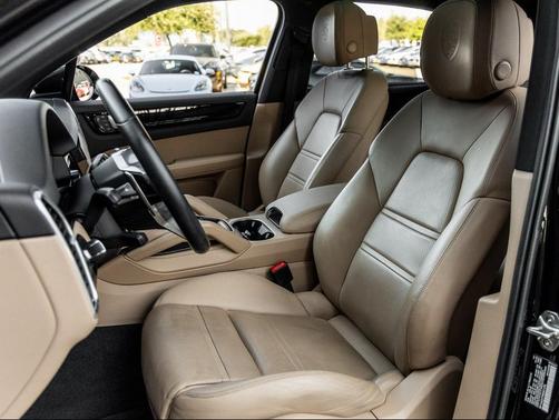 2022 Porsche Cayenne 