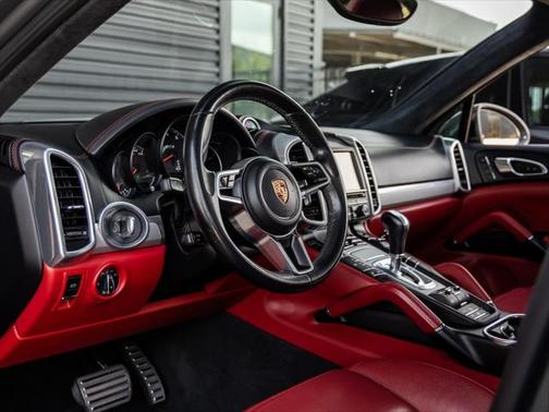2016 Porsche Cayenne GTS