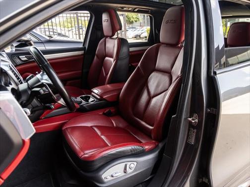 2016 Porsche Cayenne GTS