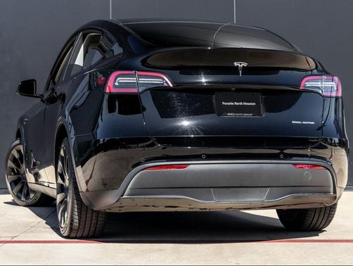 2022 Tesla Model Y Long Range Dual Motor All-Wheel Drive