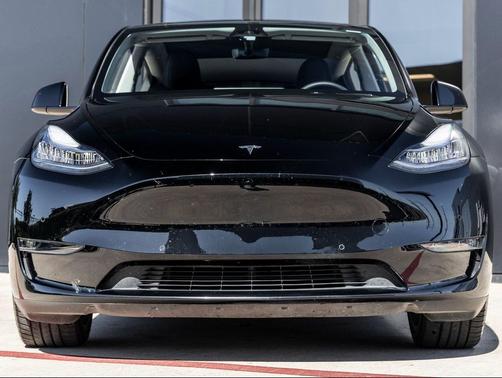 2022 Tesla Model Y Long Range Dual Motor All-Wheel Drive