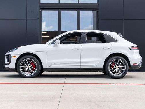 Carrara White Metallic 2022 Porsche Macan Macan