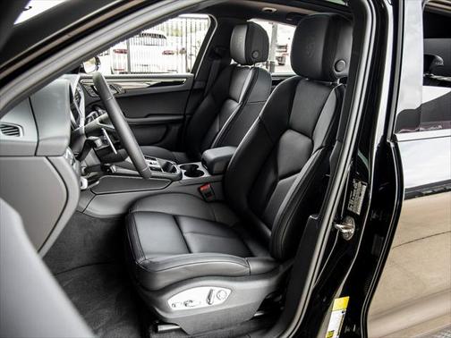 2023 Porsche Macan Base