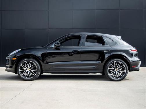 2023 Porsche Macan Base