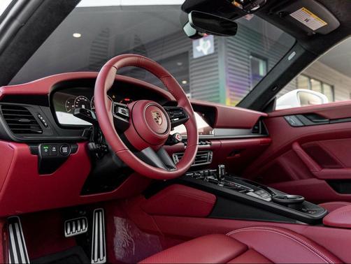 2026 Porsche 911 Carrera 4 GTS