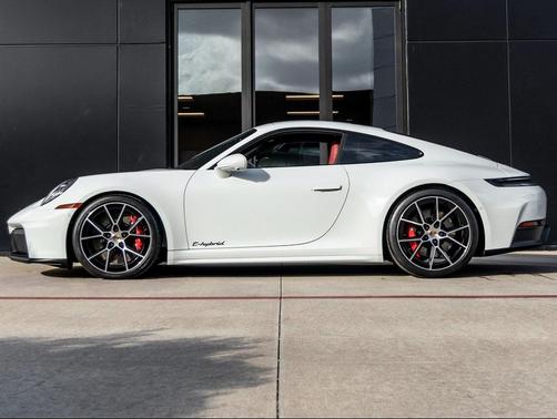 2026 Porsche 911 Carrera 4 GTS