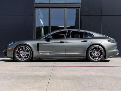2022 Porsche Panamera 4S