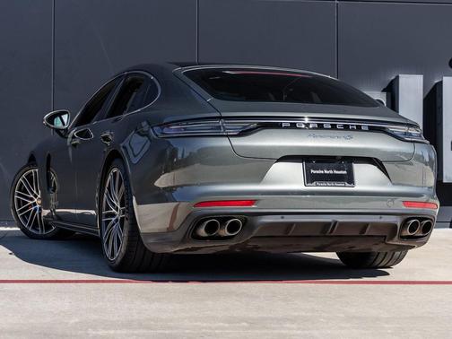 2022 Porsche Panamera 4S