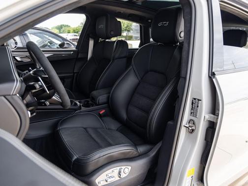 Chalk 2026 Porsche Macan Macan GTS