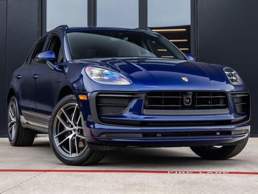 Gentian Blue Metallic 2026 Porsche Macan Macan