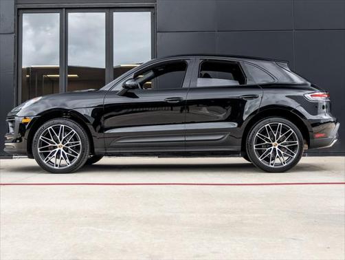 2025 Porsche Macan Base