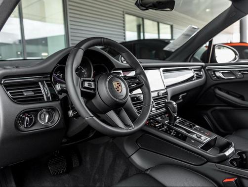 2025 Porsche Macan T