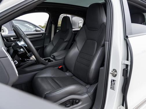 2022 Porsche Cayenne Platinum Edition