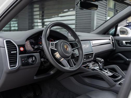 2022 Porsche Cayenne Platinum Edition