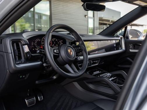Dolomite Silver Metallic 2026 Porsche Cayenne Cayenne S E-Hybrid