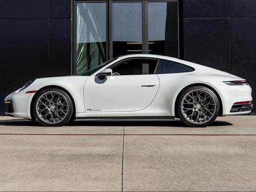 2021 Porsche 911 Carrera