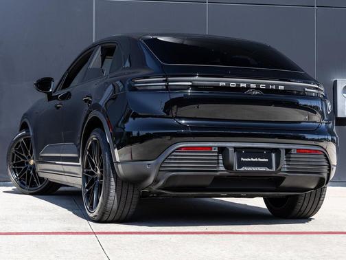 2025 Porsche Macan Electric