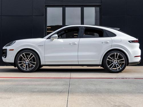White 2025 Porsche Cayenne Cayenne Turbo E-Hybrid