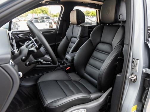 2025 Porsche Macan T