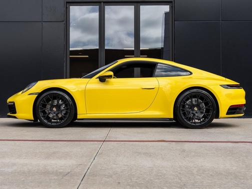 2021 Porsche 911 Carrera