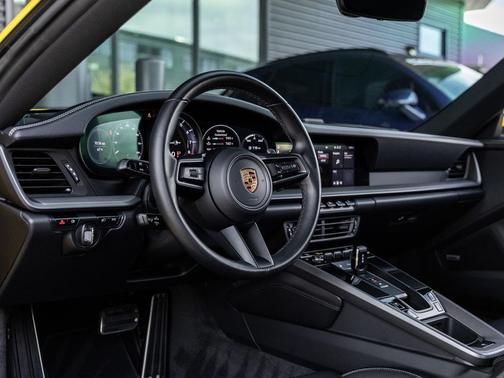 2021 Porsche 911 Carrera