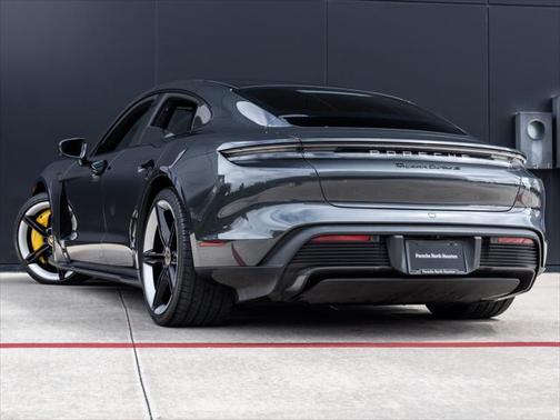 2022 Porsche Taycan Turbo S