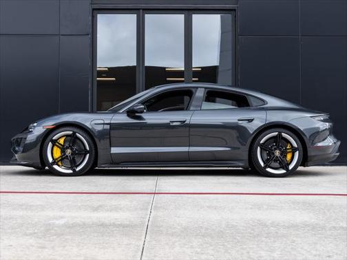 2022 Porsche Taycan Turbo S