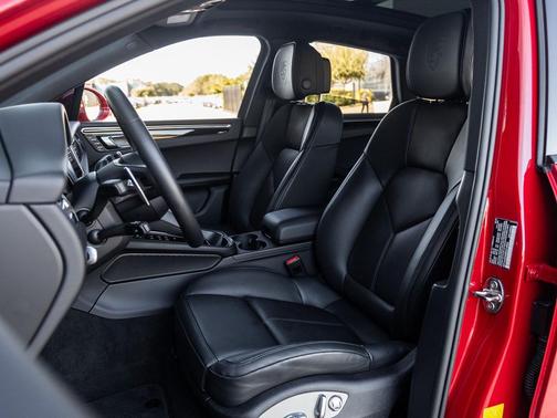 2025 Porsche Macan T