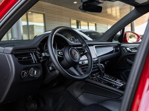 2025 Porsche Macan T