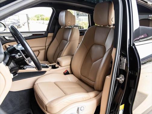 2021 Porsche Macan Base