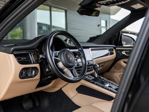 2021 Porsche Macan Base