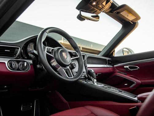 2017 Porsche 911 Carrera