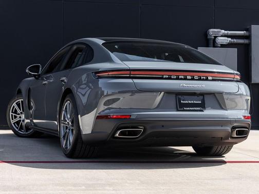2025 Porsche Panamera 4