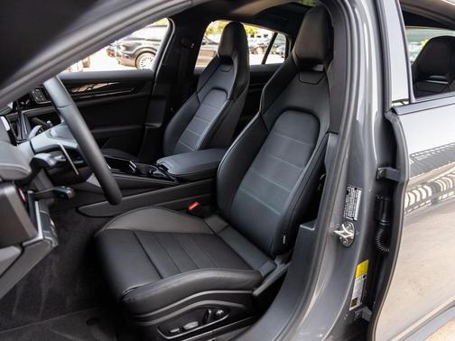 2025 Porsche Panamera 4