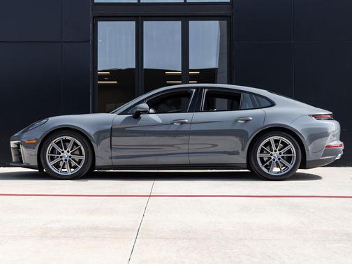 2025 Porsche Panamera 4