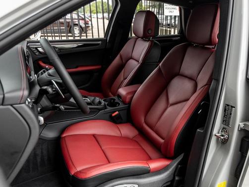 2025 Porsche Macan T