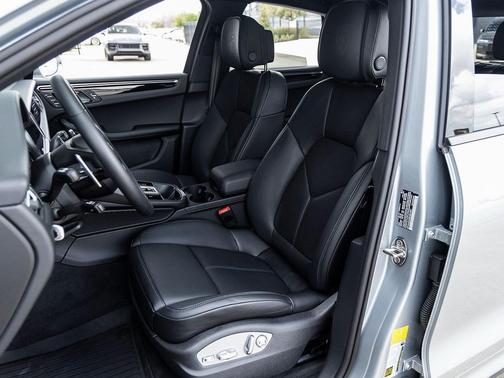 2025 Porsche Macan T